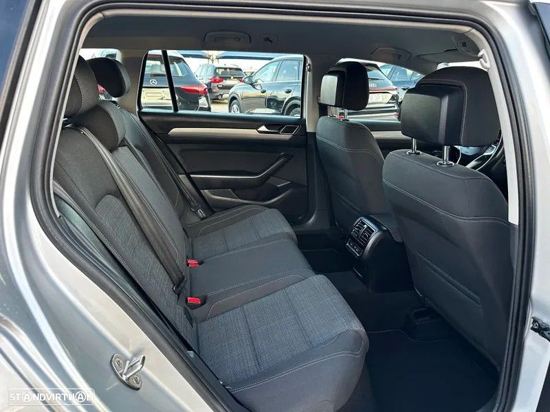 VW Passat Variant 2.0 TDi Business DSG - 41