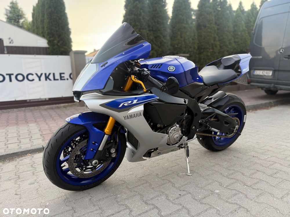 Yamaha R1 - 23