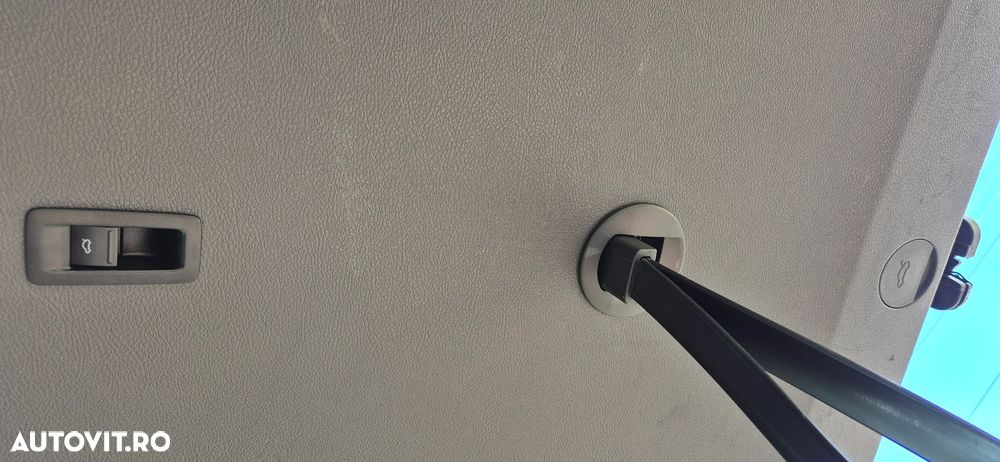 Volkswagen Caravelle - 35