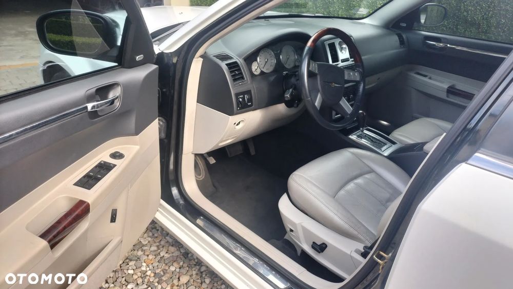 Chrysler 300C - 15