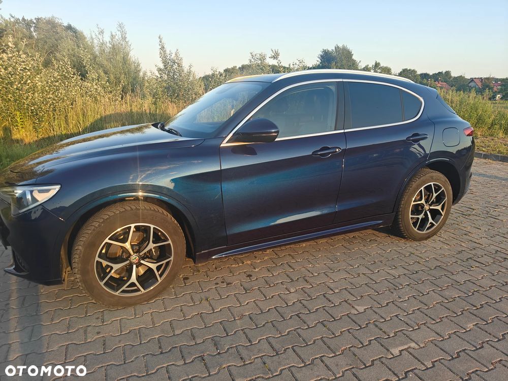 Alfa Romeo Stelvio 2.0 Turbo 16V AT8-Q4 Ti - 4