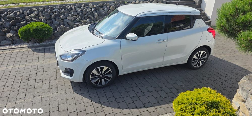 Suzuki Swift 1.2 Premium Plus CVT - 2