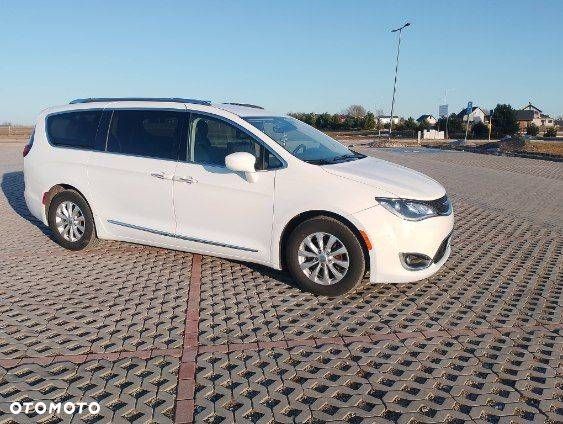 Chrysler Pacifica - 4