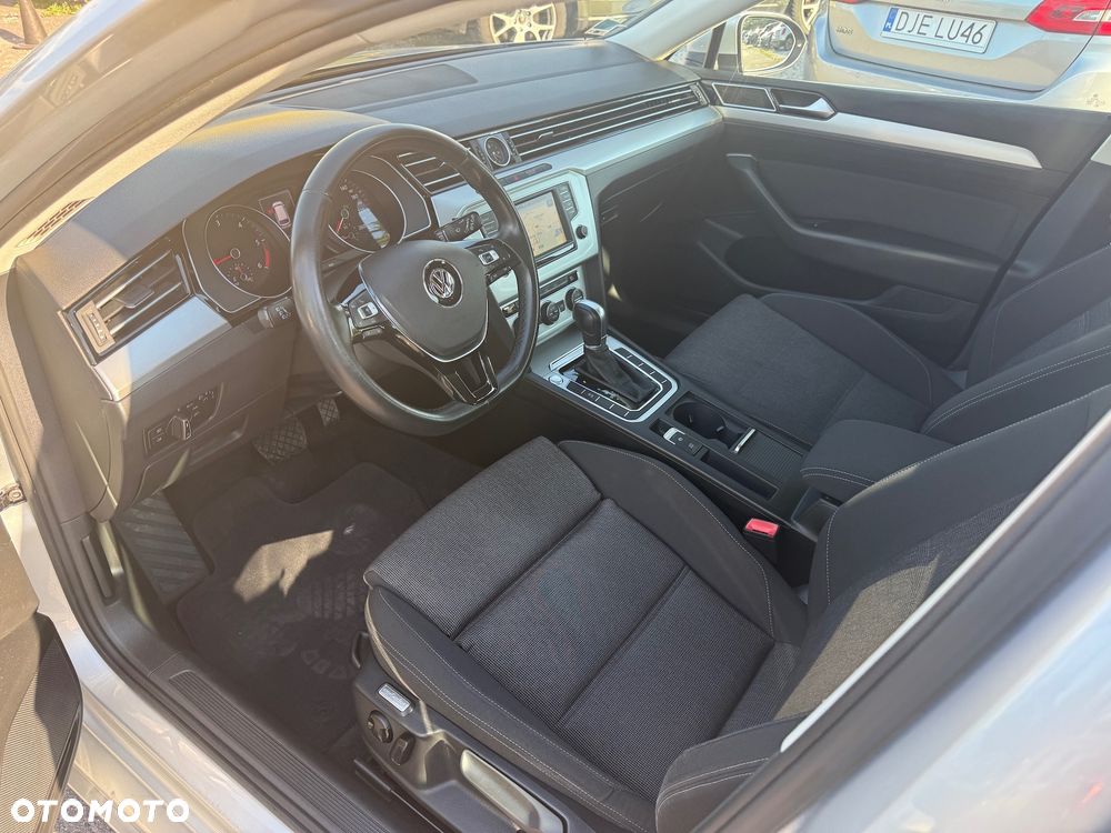 Volkswagen Passat ver-variant-1-6-tdi-scr-dsg-comfortline - 9