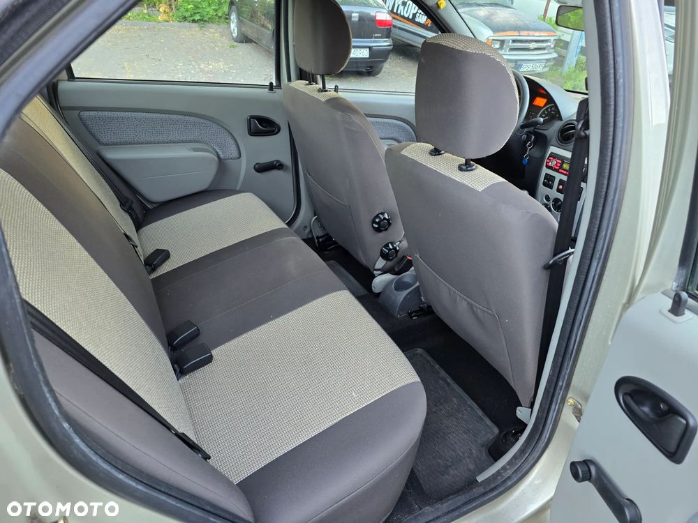 Dacia Logan 1.5 dCi Laureate Pioneer - 15