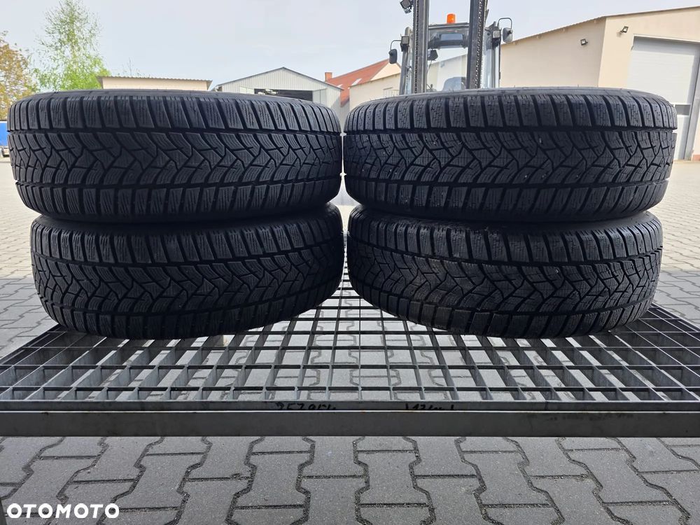 OPONY ZIMOWE DUNLOP 205/60 R16 - 1