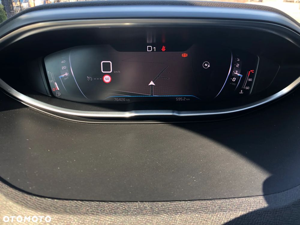 Peugeot 3008 1.2 PureTech Allure S&S EAT8 - 17