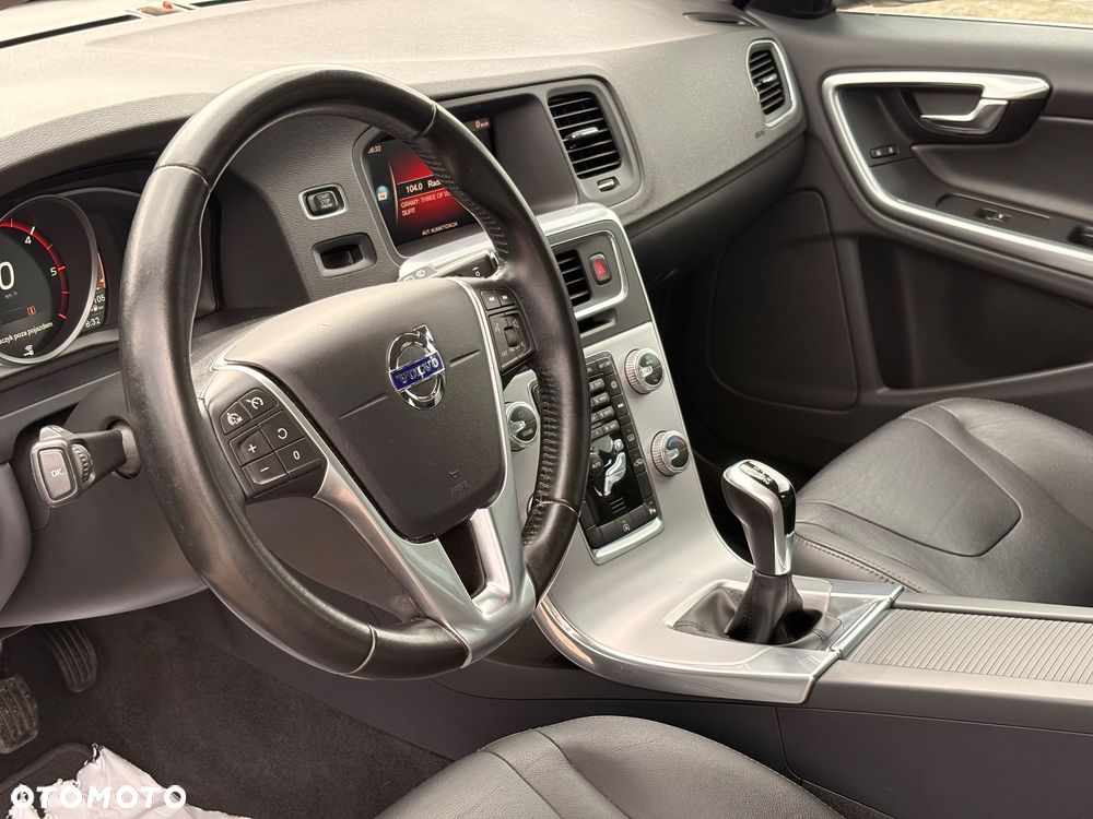 Volvo V60 D3 Momentum Core - 11