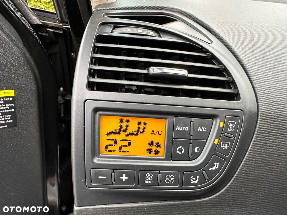 Citroën C4 Picasso 1.6 HDi FAP Style - 24