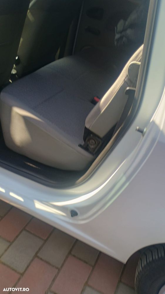 Dacia Logan 1.6 16V Preference - 11