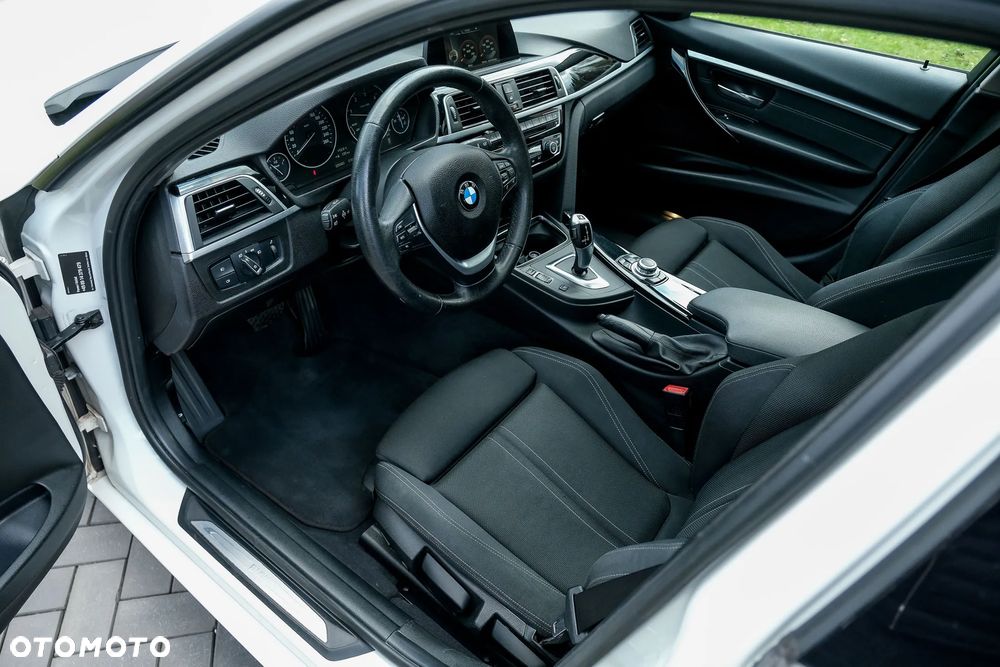 BMW Seria 3 320d Sport Line - 2