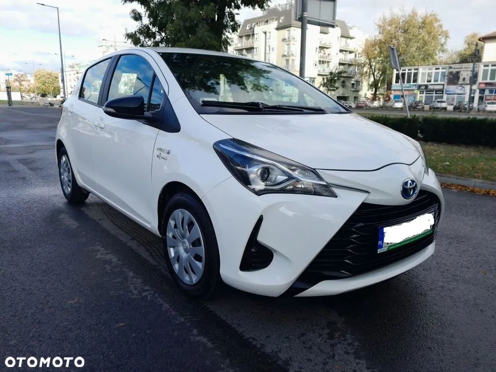 Toyota Yaris Hybrid 100 Active - 23