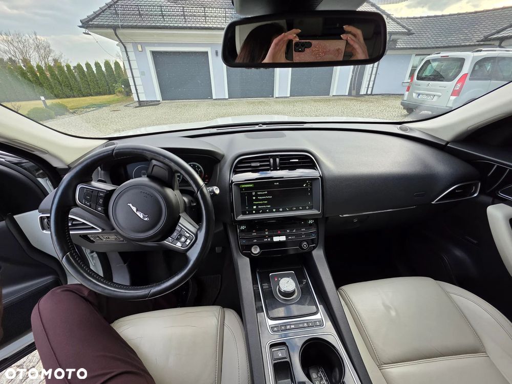 Jaguar F-Pace - 16