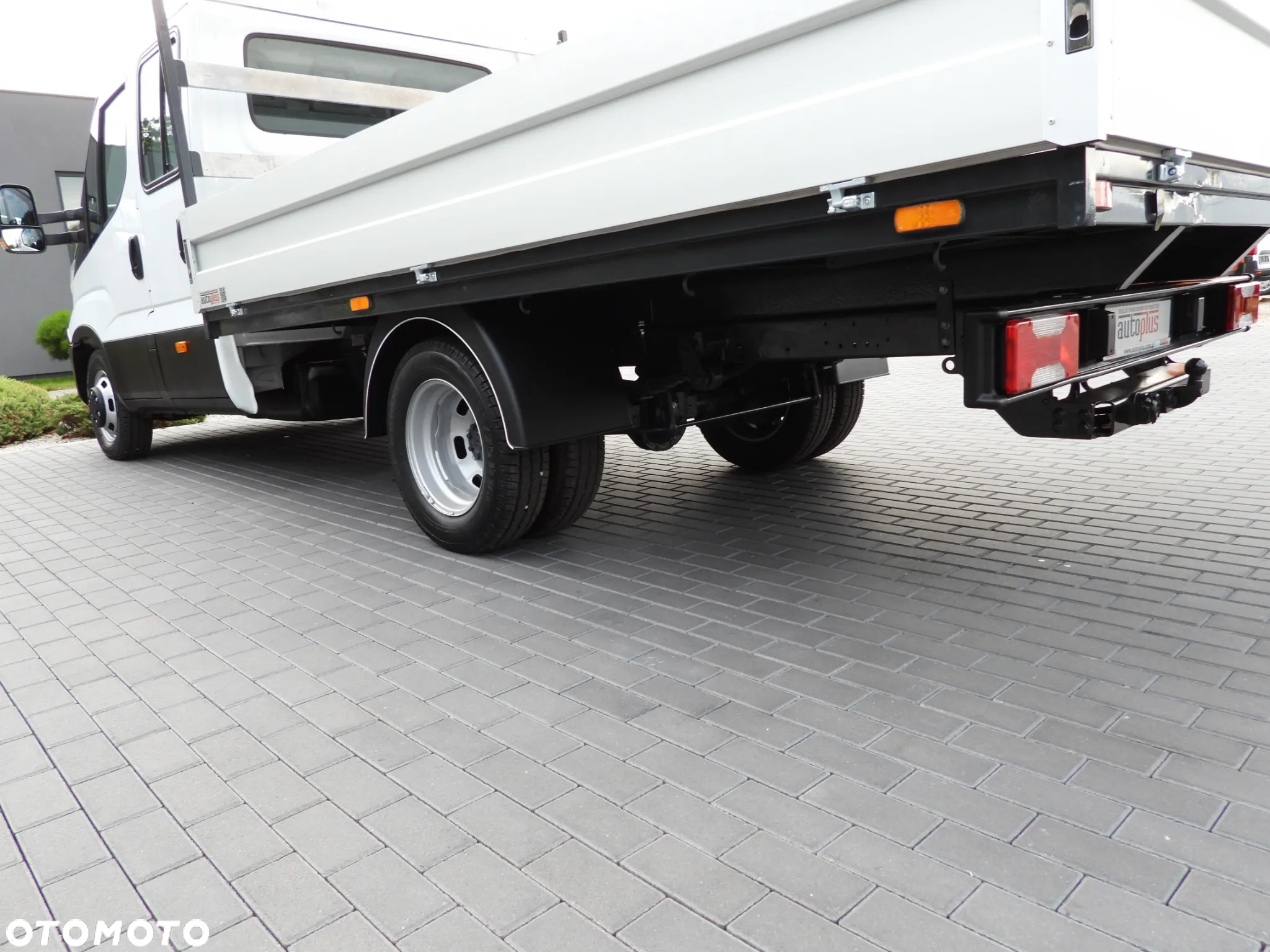 Iveco DAILY 35C17 SKRZYNIA PODWÓJNA KABINA DOKA 7 MIEJSC TEMPOMAT BLIŹNIACZE KOŁA KLIMATYZACJA 170KM [ 098947 ] - 16
