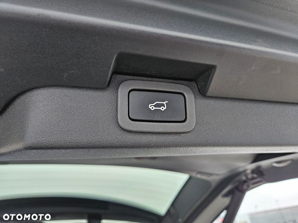 Land Rover Discovery 3.0 Si6 SE - 36