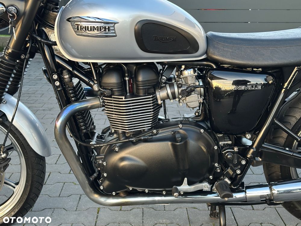 Triumph Bonneville - 33