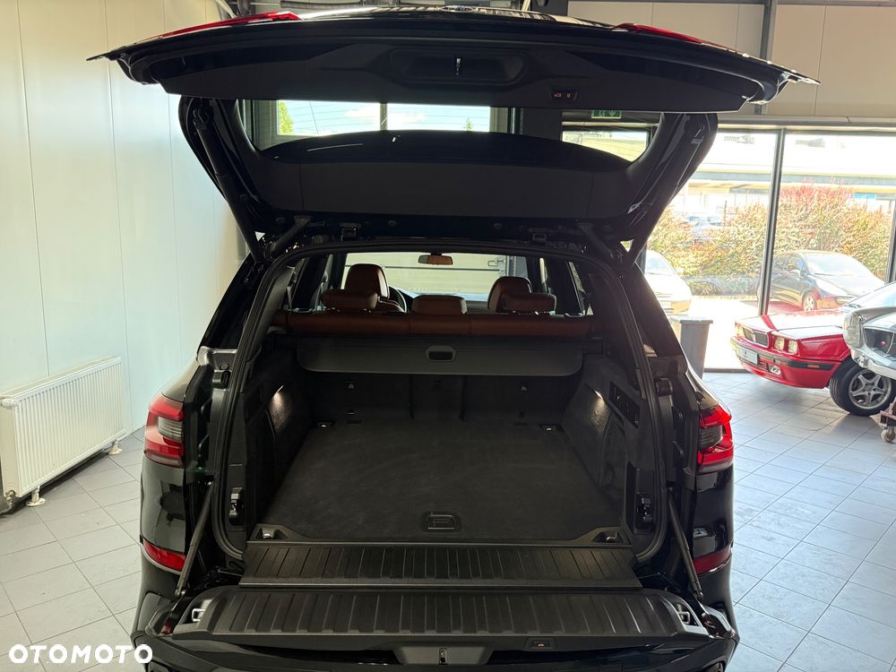 BMW X5 M M50i - 27