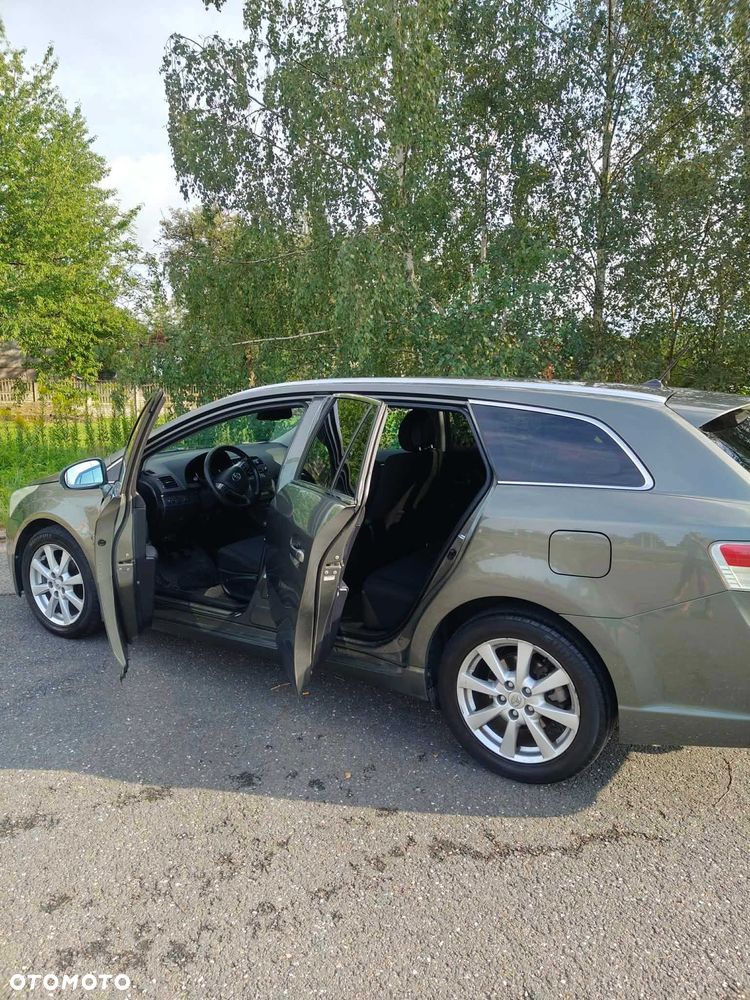 Toyota Avensis - 4