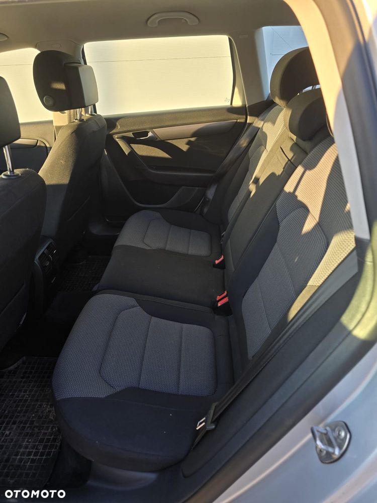 Volkswagen Passat 1.6 TDI Comfortline - 9