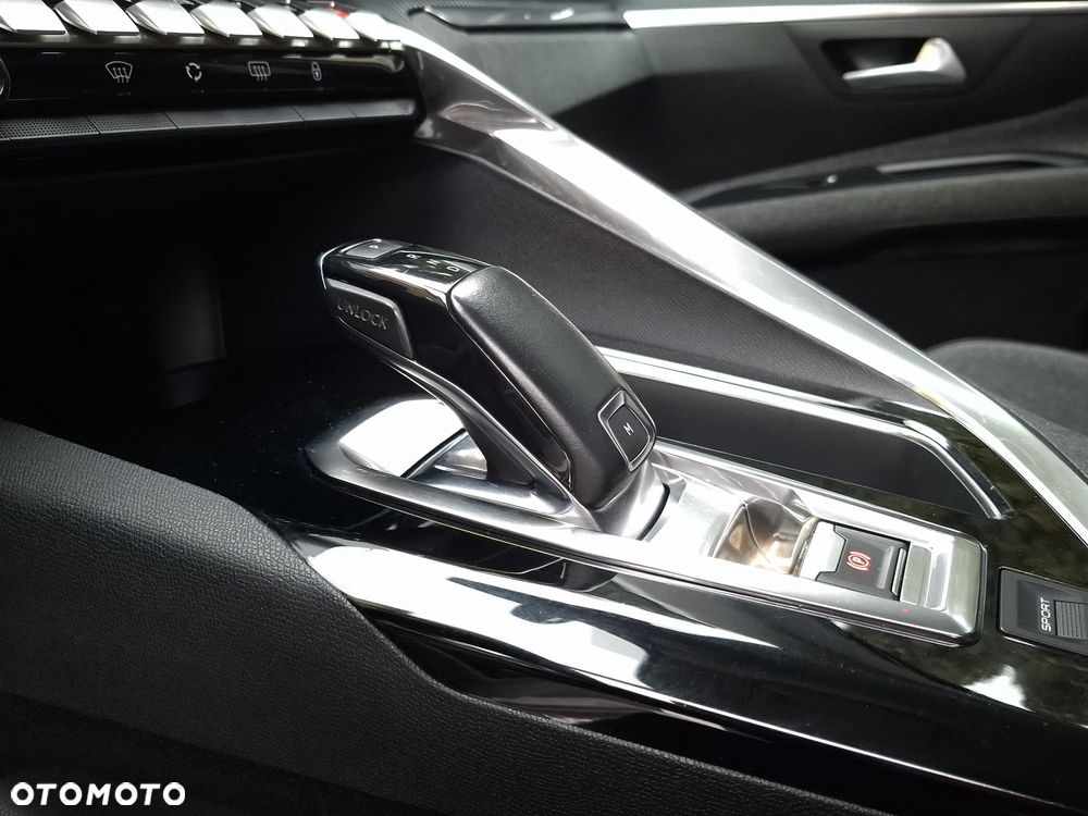 Peugeot 5008 BlueHDi 120 EAT6 Allure - 11