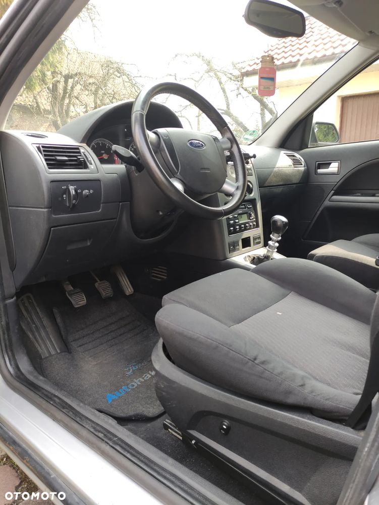 Ford Mondeo 1.8 Ambiente - 13