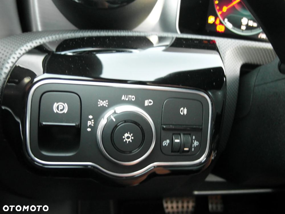 Mercedes-Benz CLA 220 d AMG Line 8G-DCT - 40