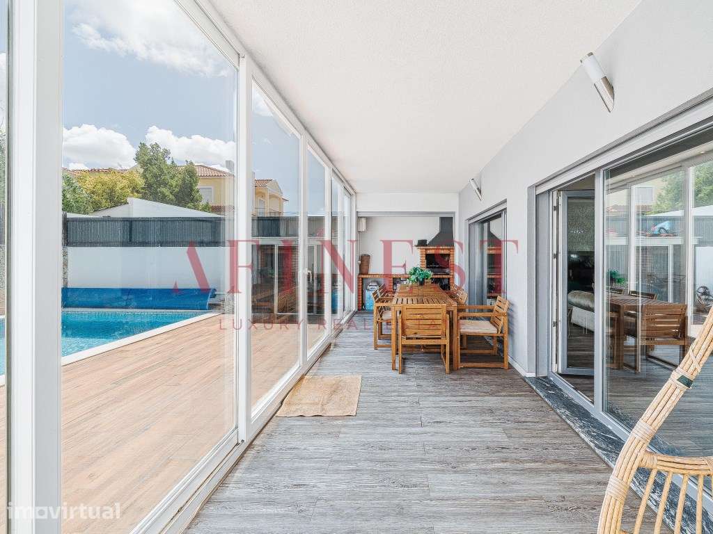 MORADIA T4 COM PISCINA AQUECIDA EM FERNÃO FERRO | 394 m² + LOTE 525...