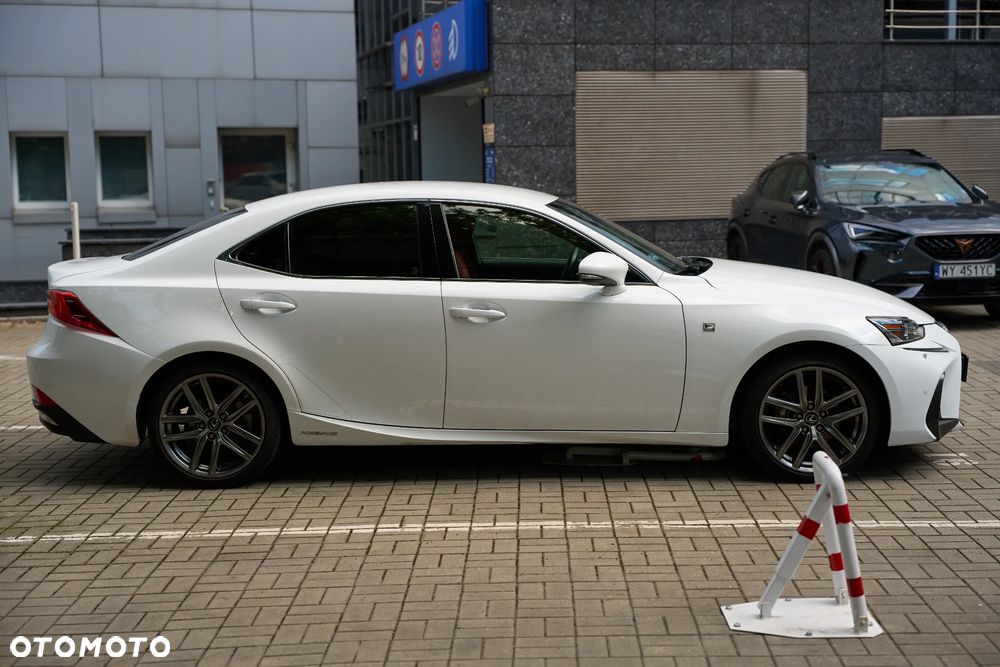 Lexus IS 300h F Sport - 5