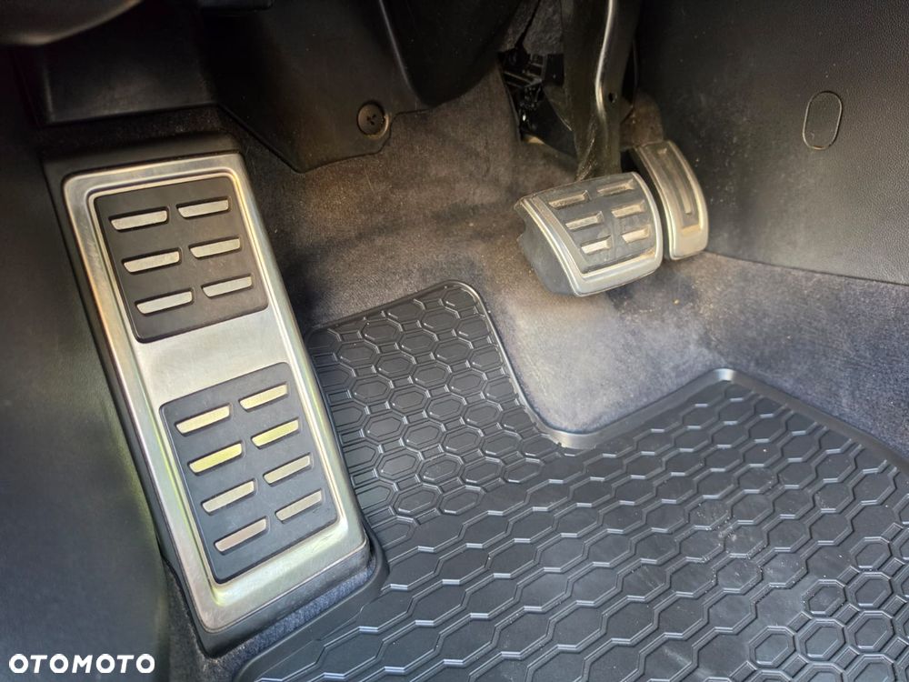 Volkswagen Arteon 2.0 TDI SCR R-Line DSG - 24