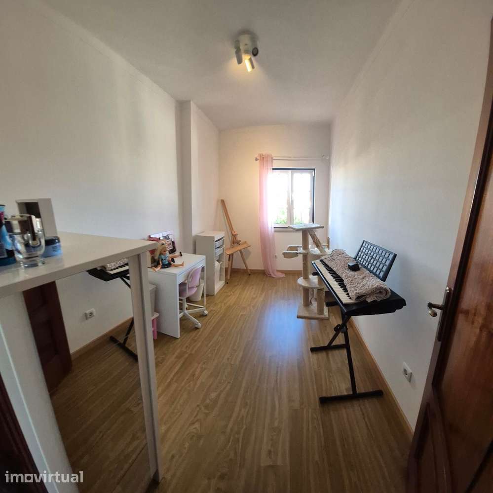 Moradia T3+1 | Semi Remodelada | Logradouro - Grande imagem: 5/14