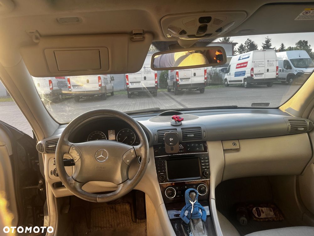Mercedes-Benz Klasa C 240 T Avantgarde 4-Matic - 7