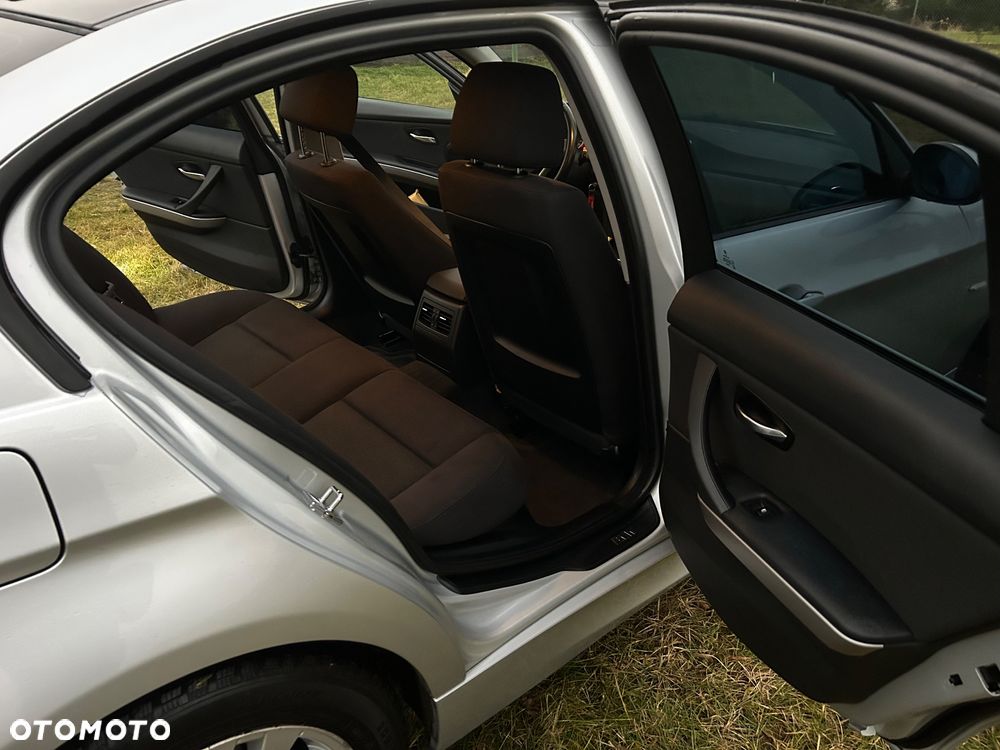 BMW Seria 3 318i - 3