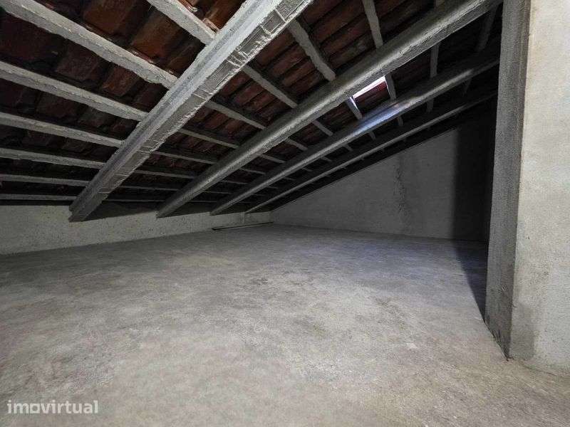 Sotão com 25 m2, espaço amplo para arrumação - Grande imagem: 3/7