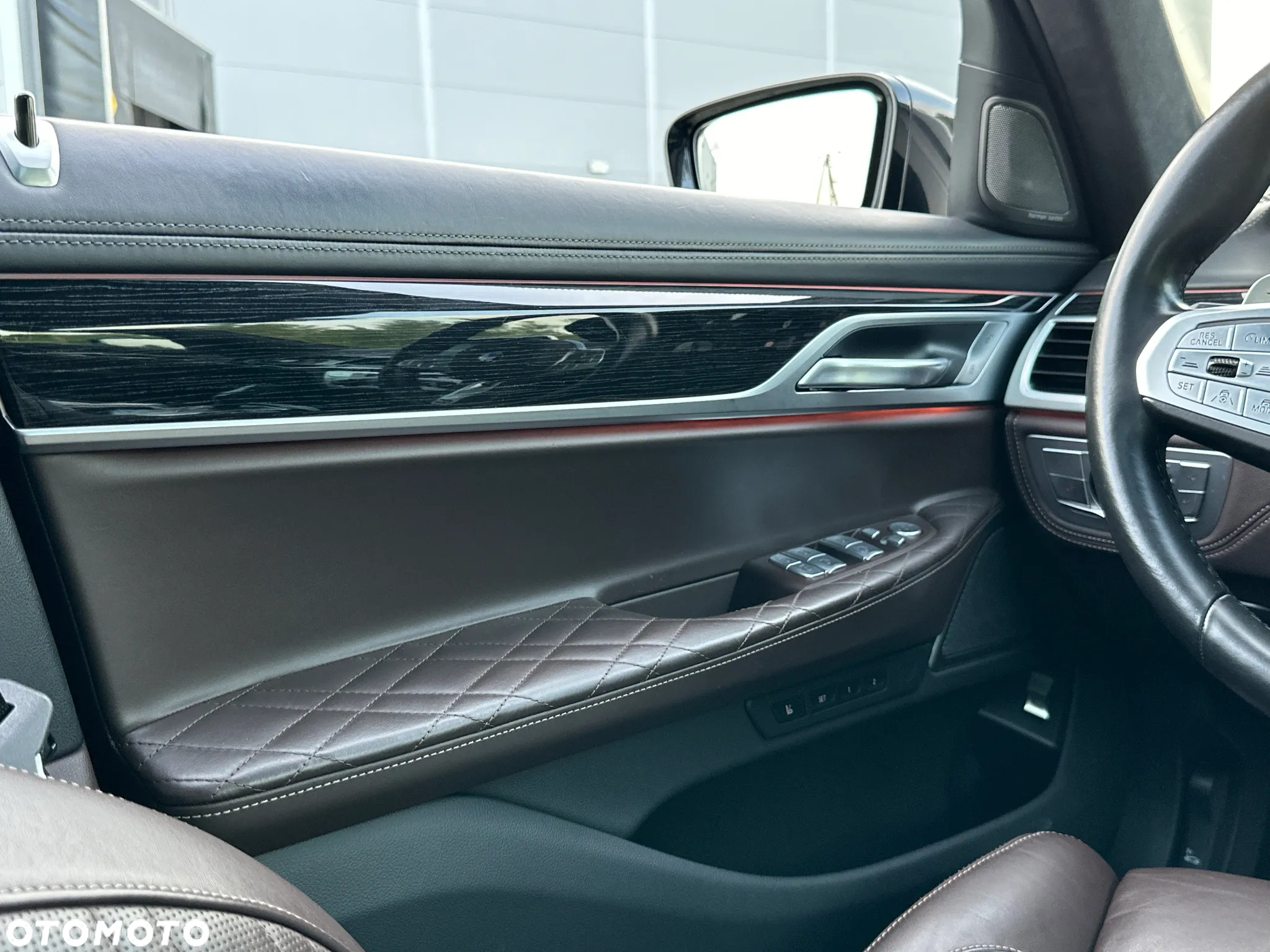 BMW Seria 7 750Li xDrive sport - 21