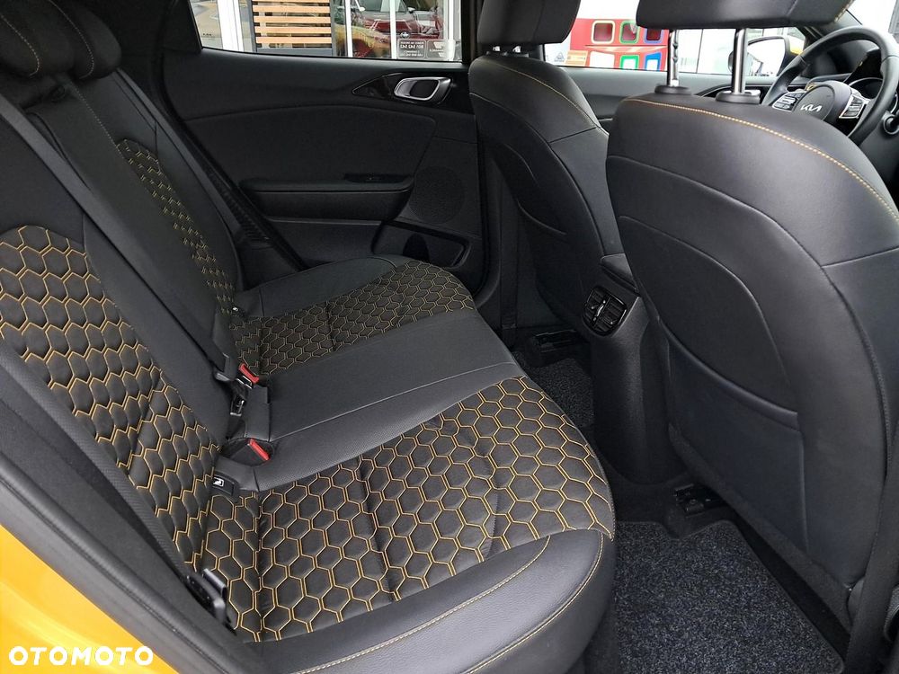 Kia XCeed - 11
