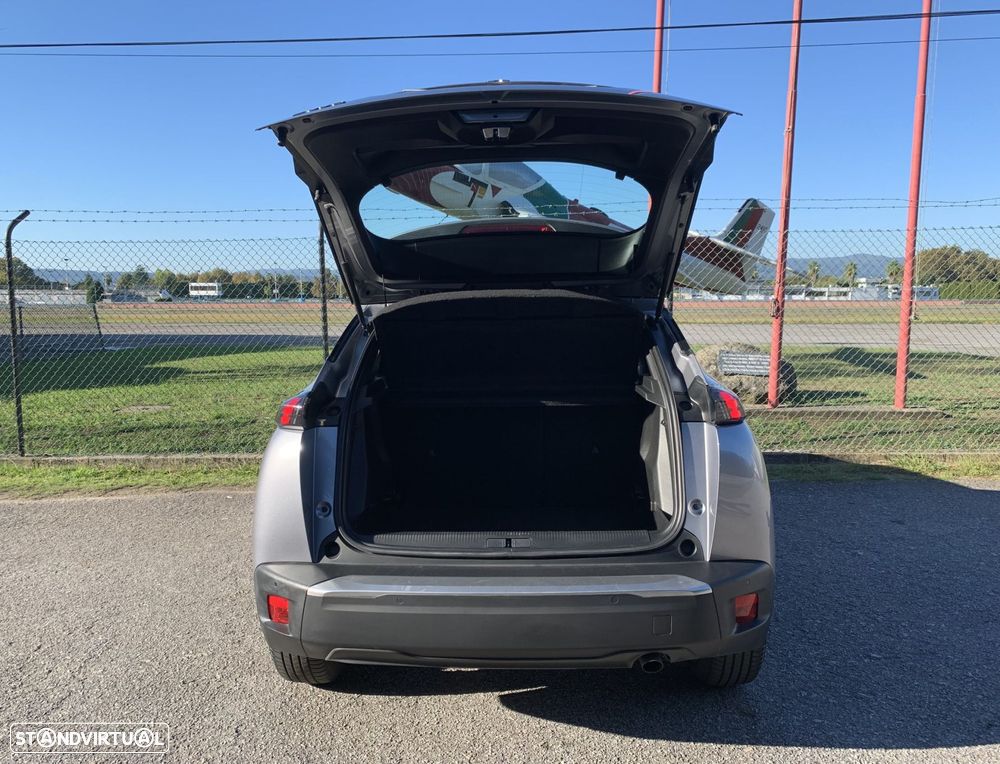 Peugeot 2008 1.2 PureTech Allure - 57