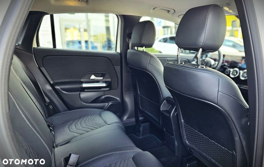 Mercedes-Benz GLA - 12