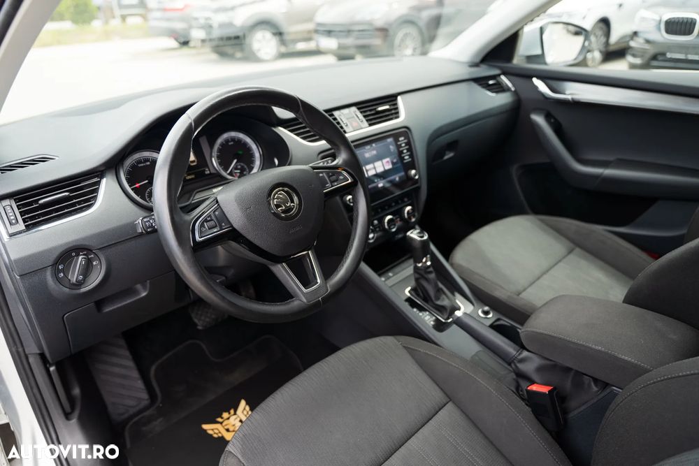 Skoda Octavia 1.6 TDI DSG Clever - 6
