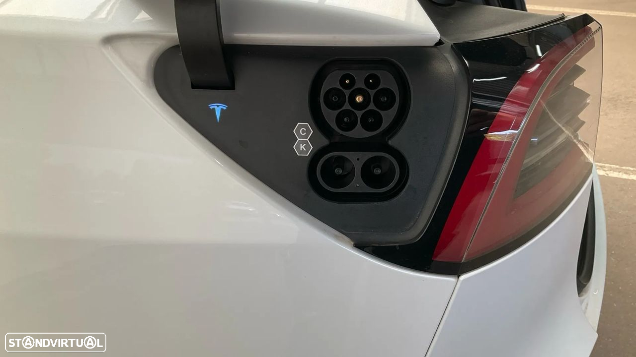 Tesla Model Y Long Range Dual Motor AWD - 4