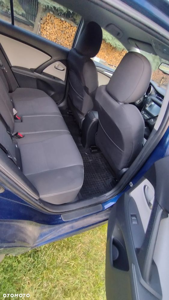 Toyota Avensis - 13