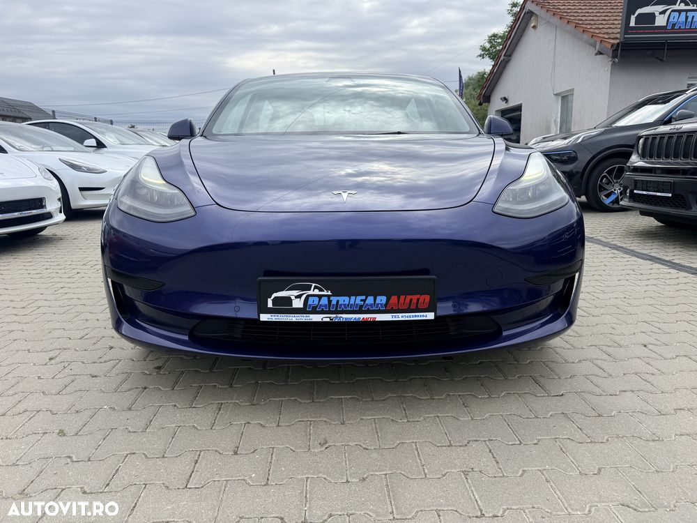 Tesla Model 3 - 3