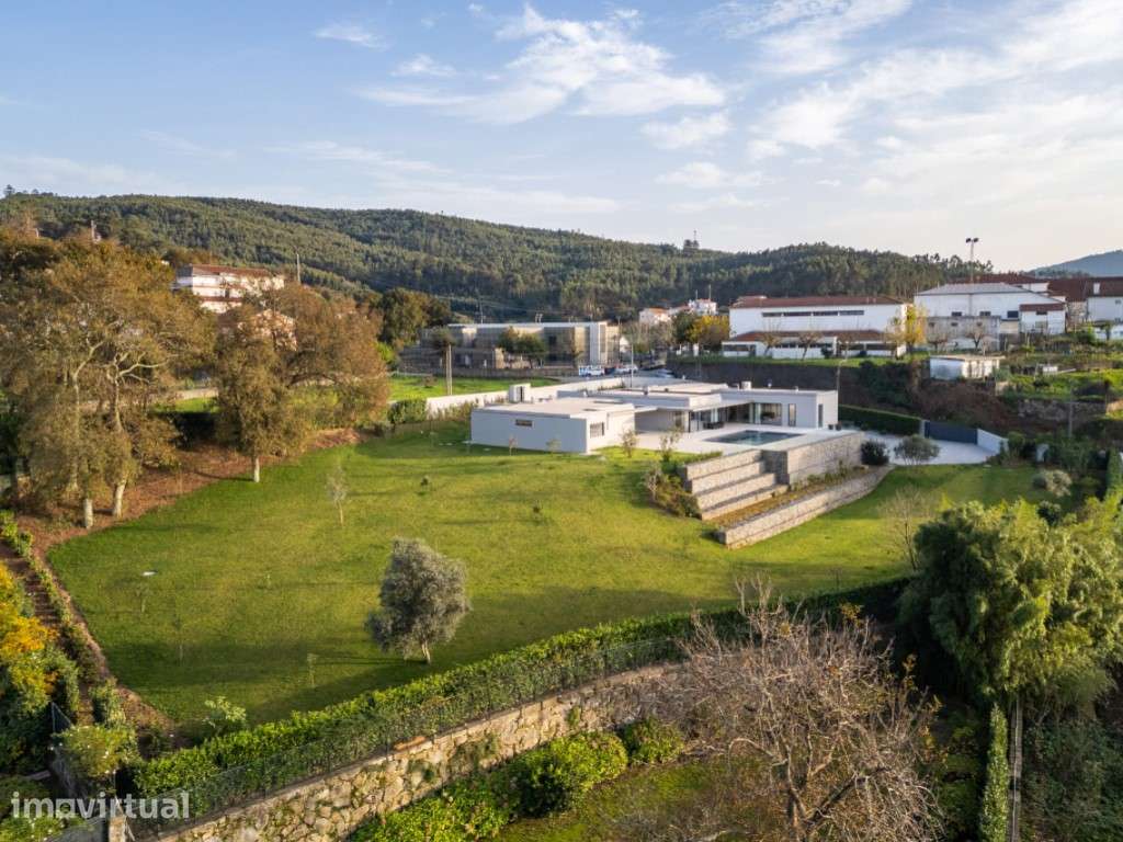 Moradia térrea V4+1 com piscina, ginásio e vistas panorâmicas sobre... - Grande imagem: 4/54