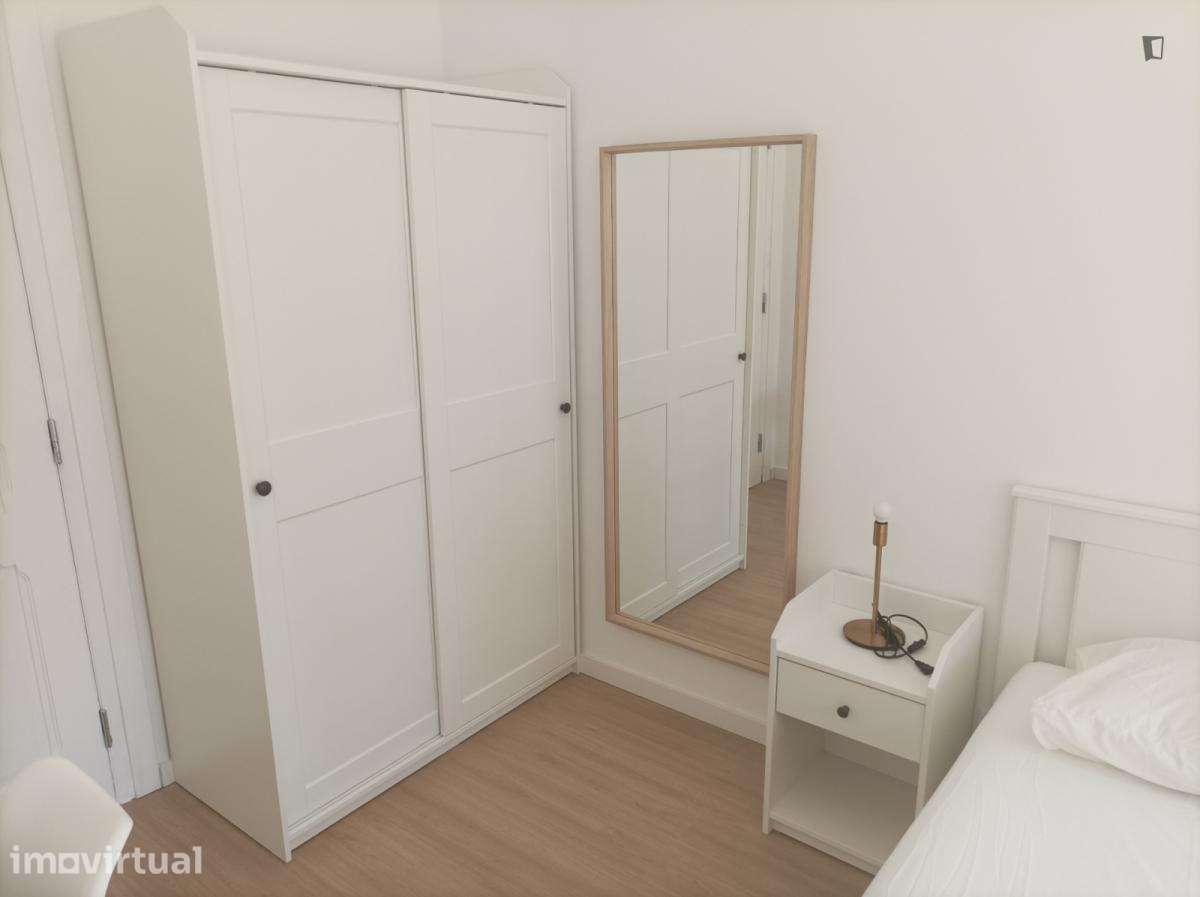 Quarto - localizado em Alameda Lisbon - Grande imagem: 4/18