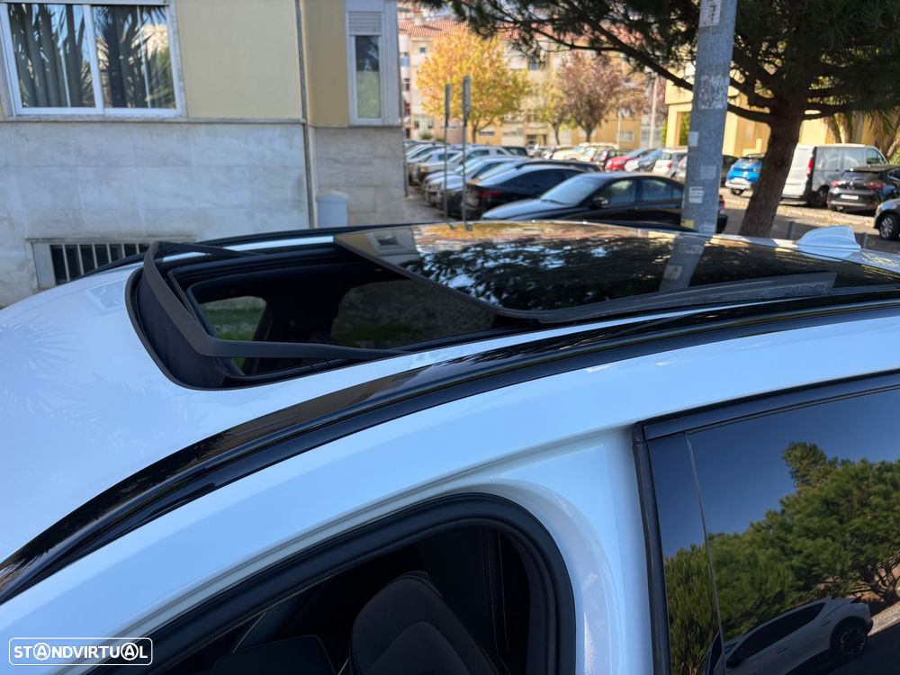 Volvo XC 60 2.0 T6 PHEV R-Design AWD - 31