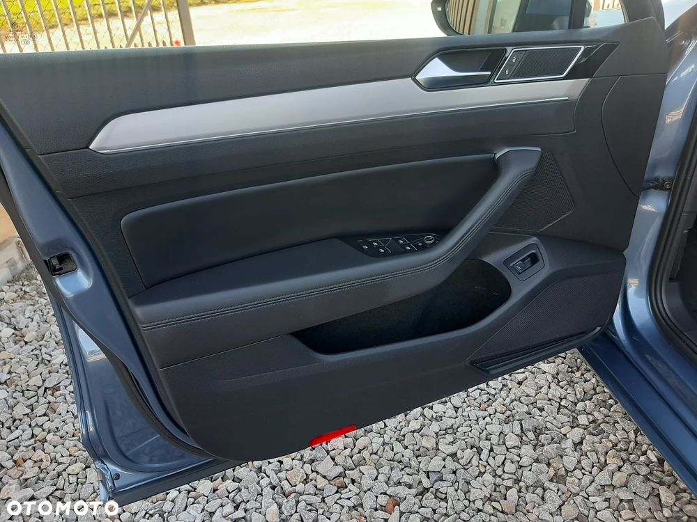 Volkswagen Passat 1.6 TDI SCR DSG Business - 28