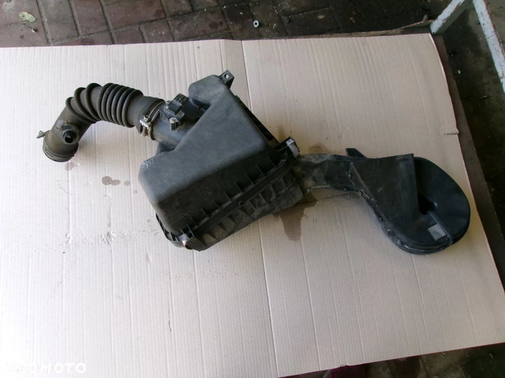 FILTR POWIETRZA OBUDOWA TOYOTA AURIS II  1.4 D4D - 1