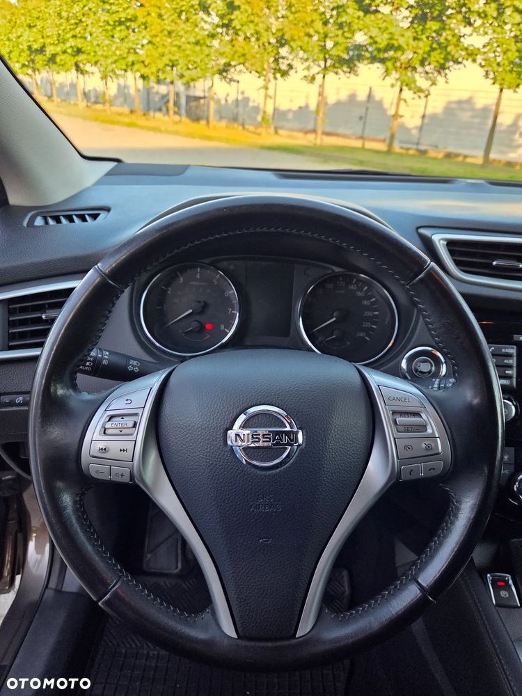 Nissan Qashqai 1.2 DIG-T N-Connecta EU6 - 26