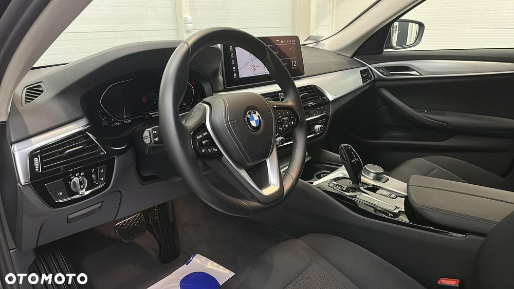 BMW Seria 5 520d xDrive MHEV - 11