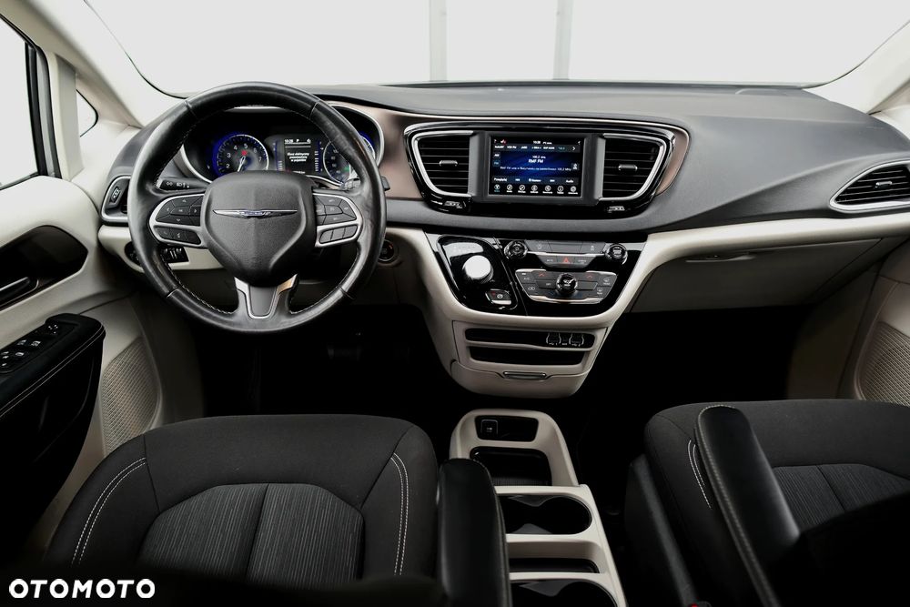 Chrysler Pacifica - 24