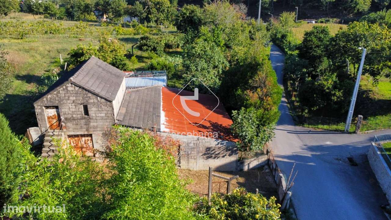 Quintinha com Potencial para Recuperação junto à Vila